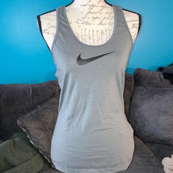 🎉4 for $20 Nike Pro Tank, Medium - Picture 1 of 5